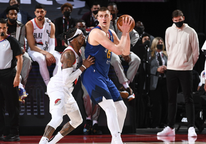  艾顿面对旧主砍下双二十数据,开拓者内线碾压太阳取胜